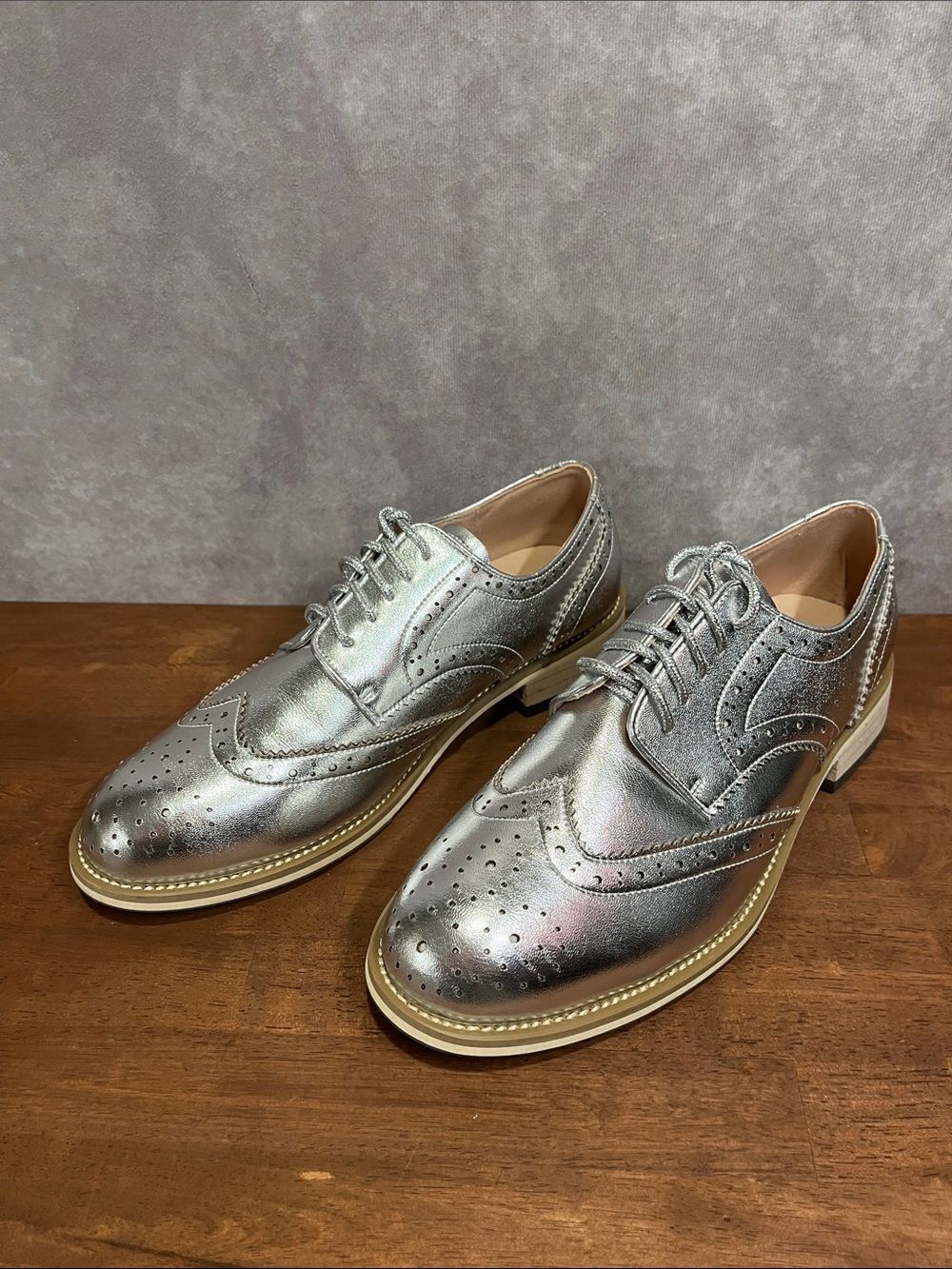 Vero Cuoio Metallic Silver Wingtip Brogue Dress Shoes size 8.5 - fits small